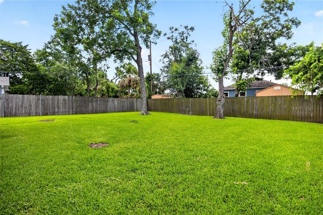 3411 Palm Avenue, Texas City, TX 77590