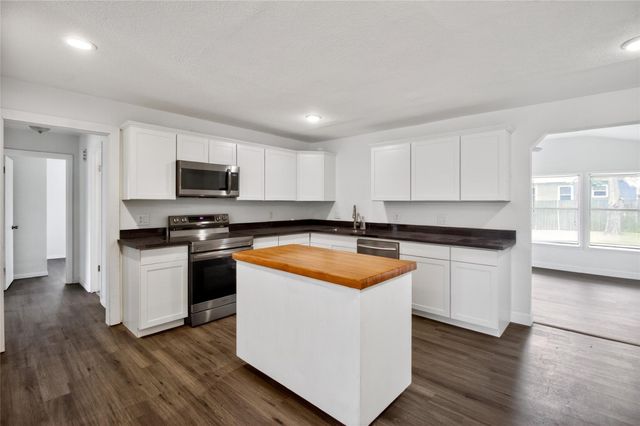 3411 Palm Avenue, Texas City, TX 77590