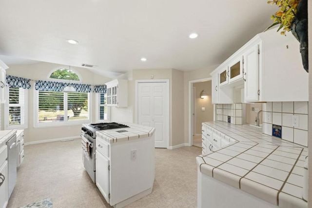 1584 Rocks Road, San Juan Bautista, CA 95045