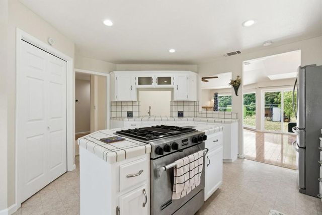 1584 Rocks Road, San Juan Bautista, CA 95045