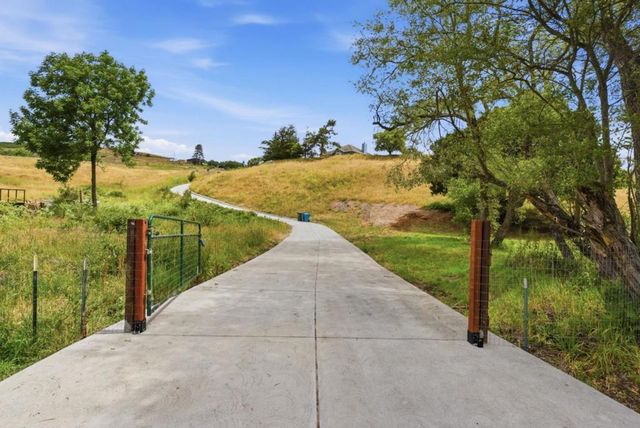 1584 Rocks Road, San Juan Bautista, CA 95045