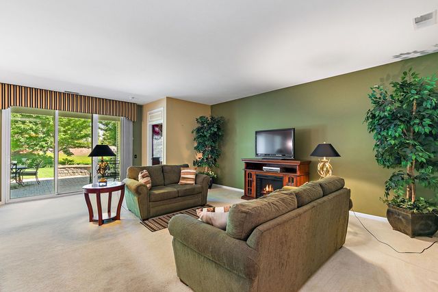 12225 Arlington Drive, Huntley, IL 60142