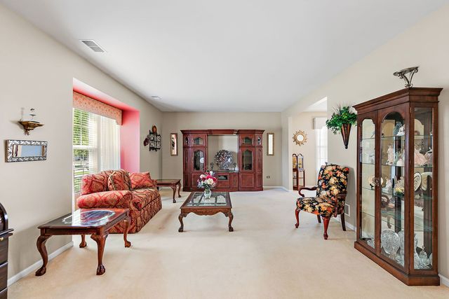 12225 Arlington Drive, Huntley, IL 60142