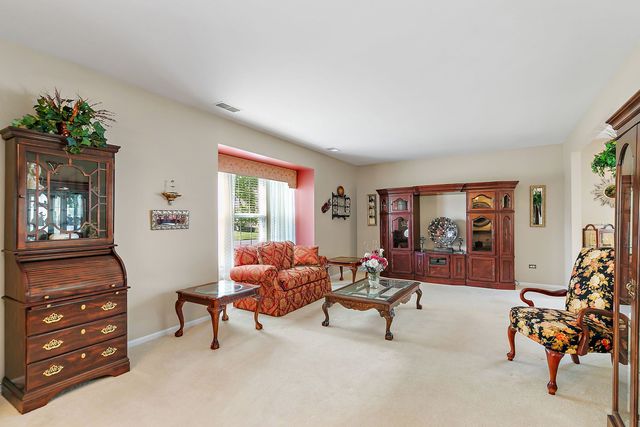 12225 Arlington Drive, Huntley, IL 60142