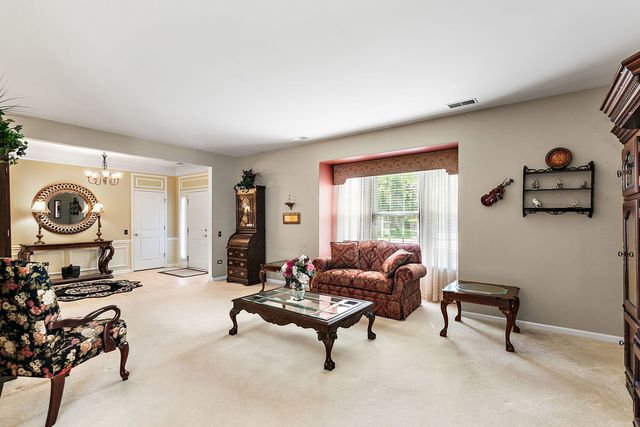 12225 Arlington Drive, Huntley, IL 60142