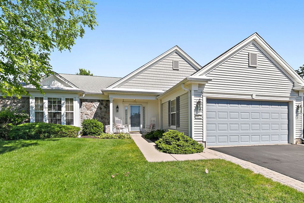 12225 Arlington Drive, Huntley, IL 60142