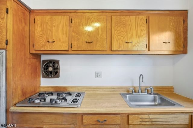 300 Claremont Ave, Verona Twp., NJ 07044