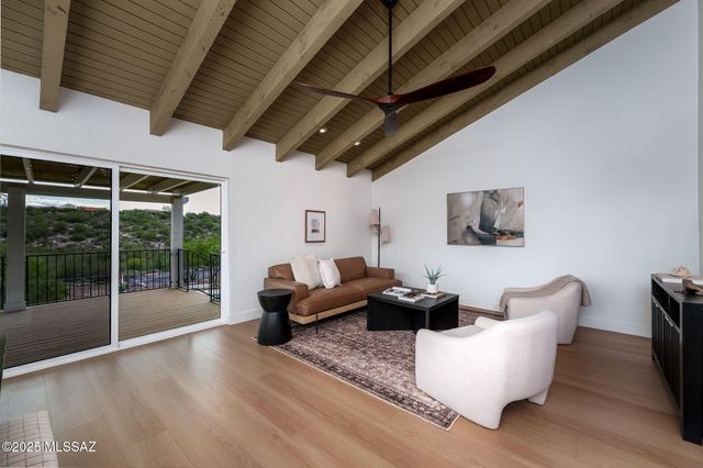 6025 E Center Village Drive, Tucson, AZ 85750