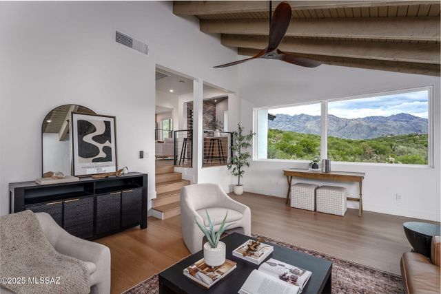 6025 E Center Village Drive, Tucson, AZ 85750