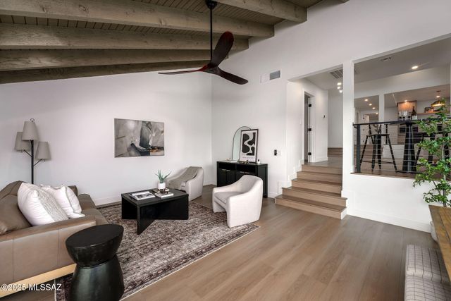 6025 E Center Village Drive, Tucson, AZ 85750