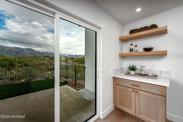 6025 E Center Village Drive, Tucson, AZ 85750