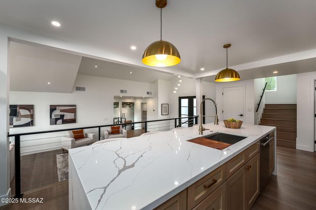 6025 E Center Village Drive, Tucson, AZ 85750