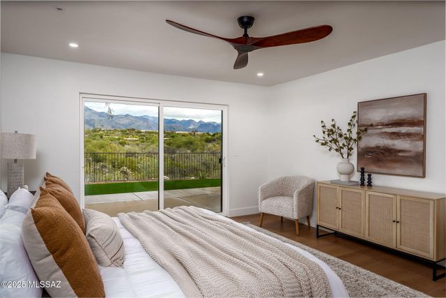 6025 E Center Village Drive, Tucson, AZ 85750