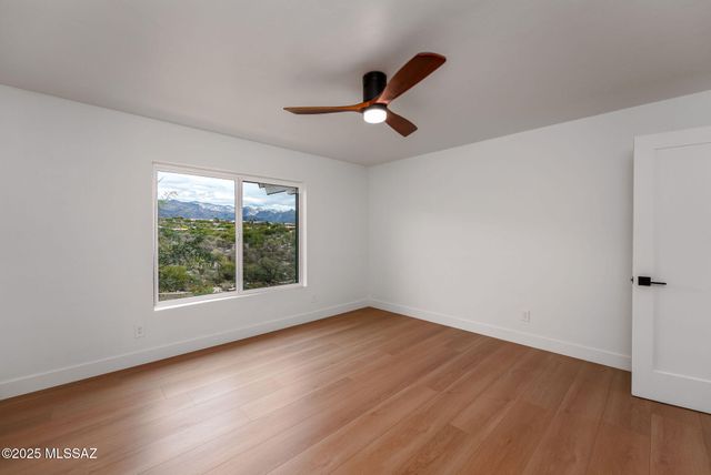 6025 E Center Village Drive, Tucson, AZ 85750