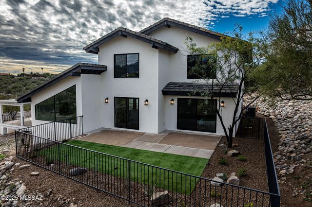 6025 E Center Village Drive, Tucson, AZ 85750