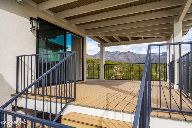 6025 E Center Village Drive, Tucson, AZ 85750