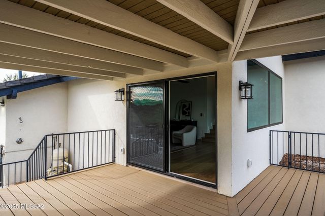 6025 E Center Village Drive, Tucson, AZ 85750