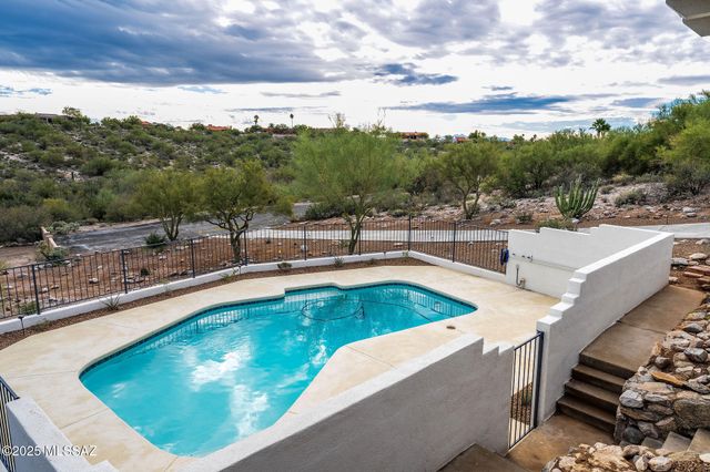 6025 E Center Village Drive, Tucson, AZ 85750