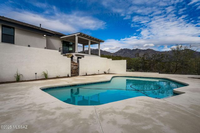 6025 E Center Village Drive, Tucson, AZ 85750