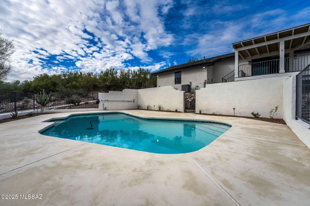 6025 E Center Village Drive, Tucson, AZ 85750