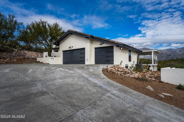 6025 E Center Village Drive, Tucson, AZ 85750