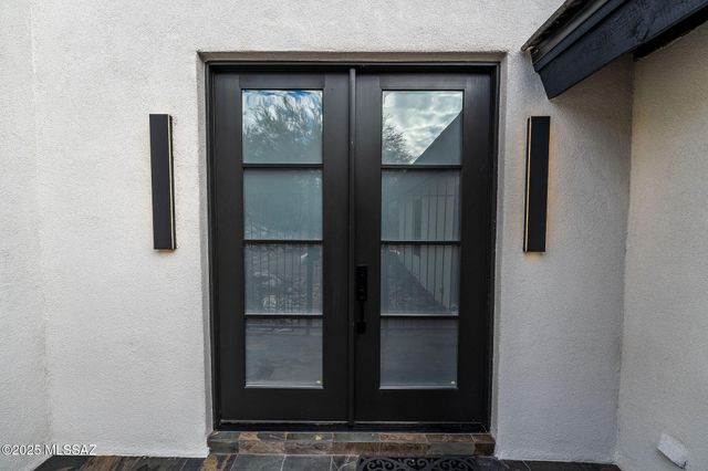 6025 E Center Village Drive, Tucson, AZ 85750