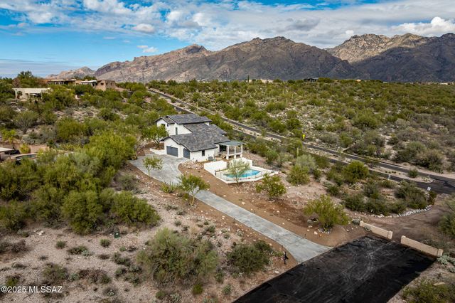 6025 E Center Village Drive, Tucson, AZ 85750