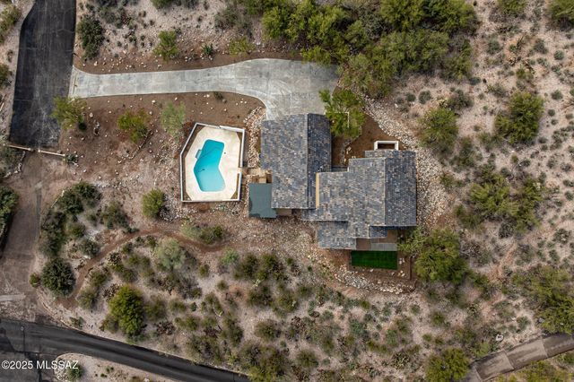 6025 E Center Village Drive, Tucson, AZ 85750