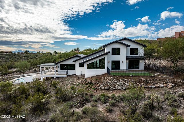 6025 E Center Village Drive, Tucson, AZ 85750