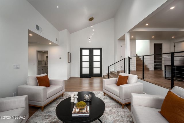 6025 E Center Village Drive, Tucson, AZ 85750