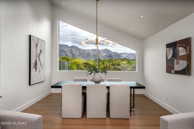 6025 E Center Village Drive, Tucson, AZ 85750