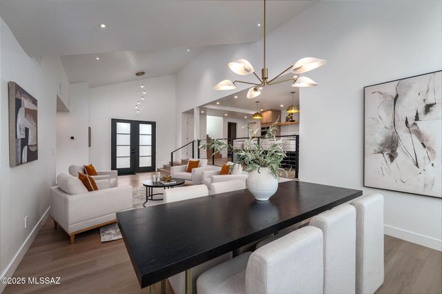 6025 E Center Village Drive, Tucson, AZ 85750