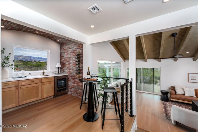 6025 E Center Village Drive, Tucson, AZ 85750