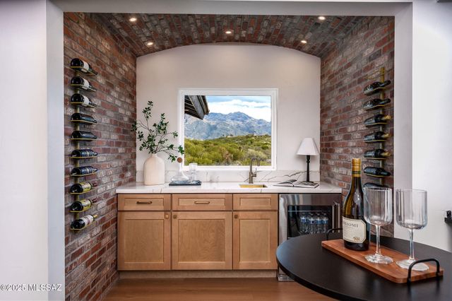 6025 E Center Village Drive, Tucson, AZ 85750