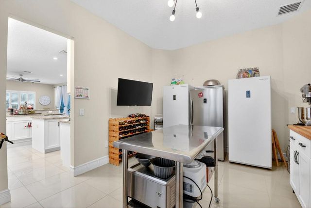 8158 Lawson Bridge Lane, Delray Beach, FL 33446