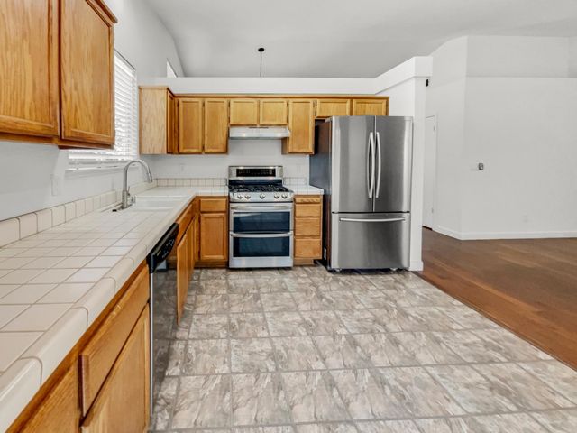 1041 Shenencock Way, Roseville, CA 95747