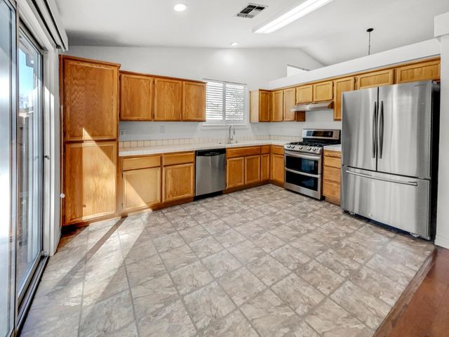 1041 Shenencock Way, Roseville, CA 95747