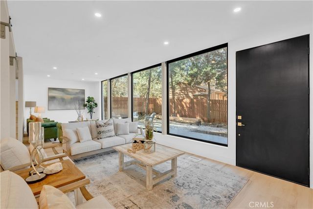 216 Leonard Lane, Big Bear, CA 92386