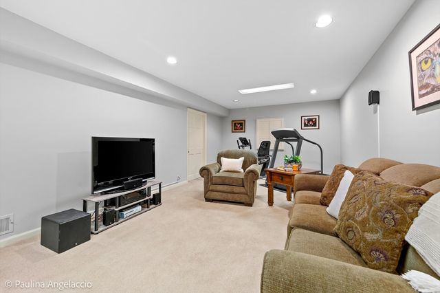 400 Bramble Lane, Deer Park, IL 60010