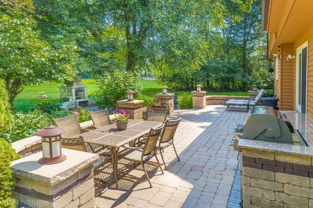400 Bramble Lane, Deer Park, IL 60010