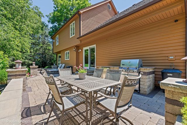 400 Bramble Lane, Deer Park, IL 60010