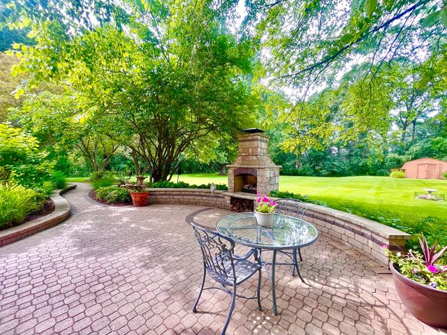 400 Bramble Lane, Deer Park, IL 60010