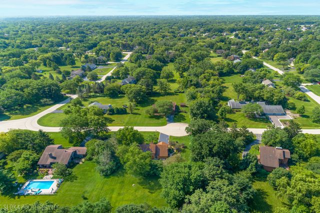 400 Bramble Lane, Deer Park, IL 60010