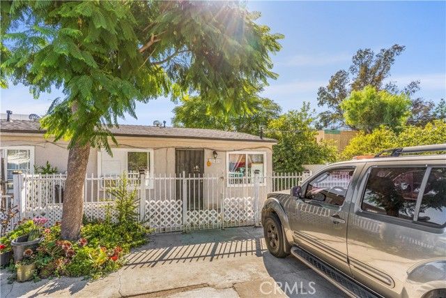10218 Bradley, Pacoima (los Angeles), CA 91331
