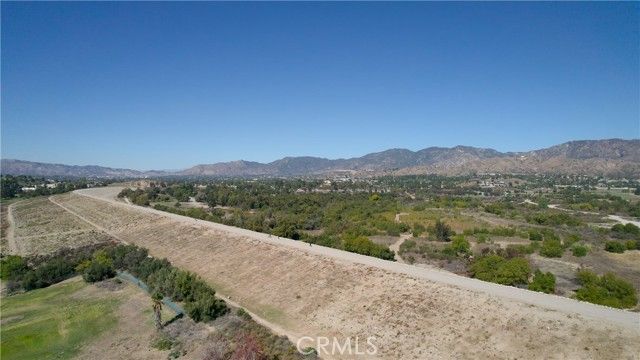 10218 Bradley, Pacoima (los Angeles), CA 91331