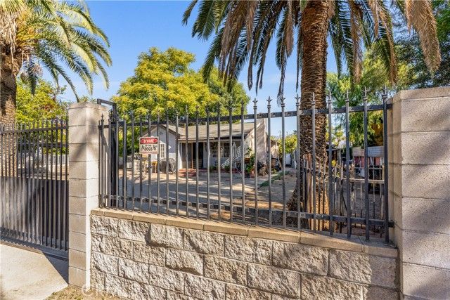 10218 Bradley, Pacoima (los Angeles), CA 91331