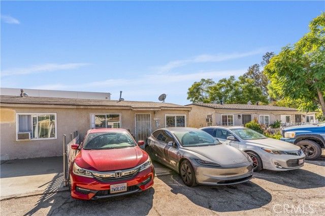 10218 Bradley, Pacoima (los Angeles), CA 91331