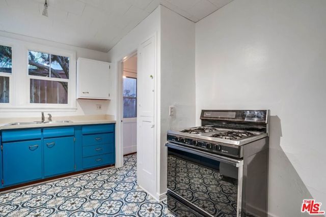 3221 Berkeley Avenue, Los Angeles, CA 90026