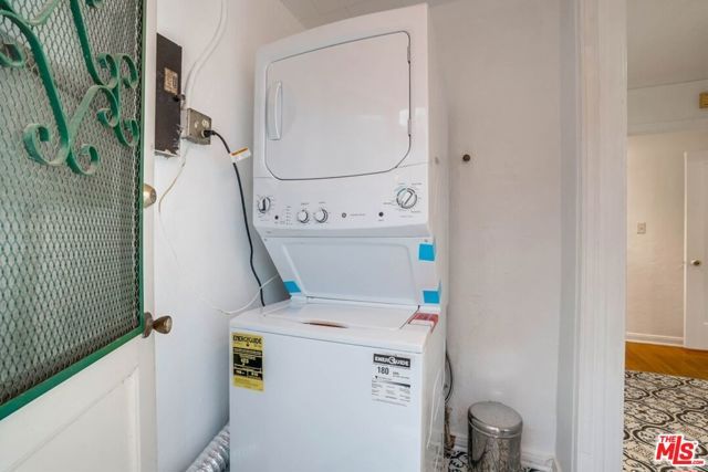 3221 Berkeley Avenue, Los Angeles, CA 90026