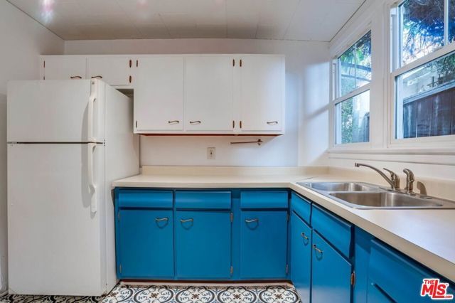 3221 Berkeley Avenue, Los Angeles, CA 90026